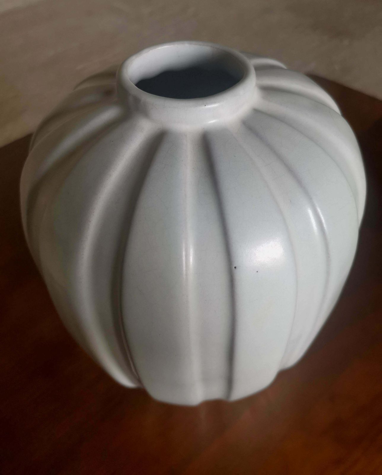 White, Modernist Vicke Lindstrand Earthenware Vase, By Upsala Ekeby Sweden 1930s photo vinterior