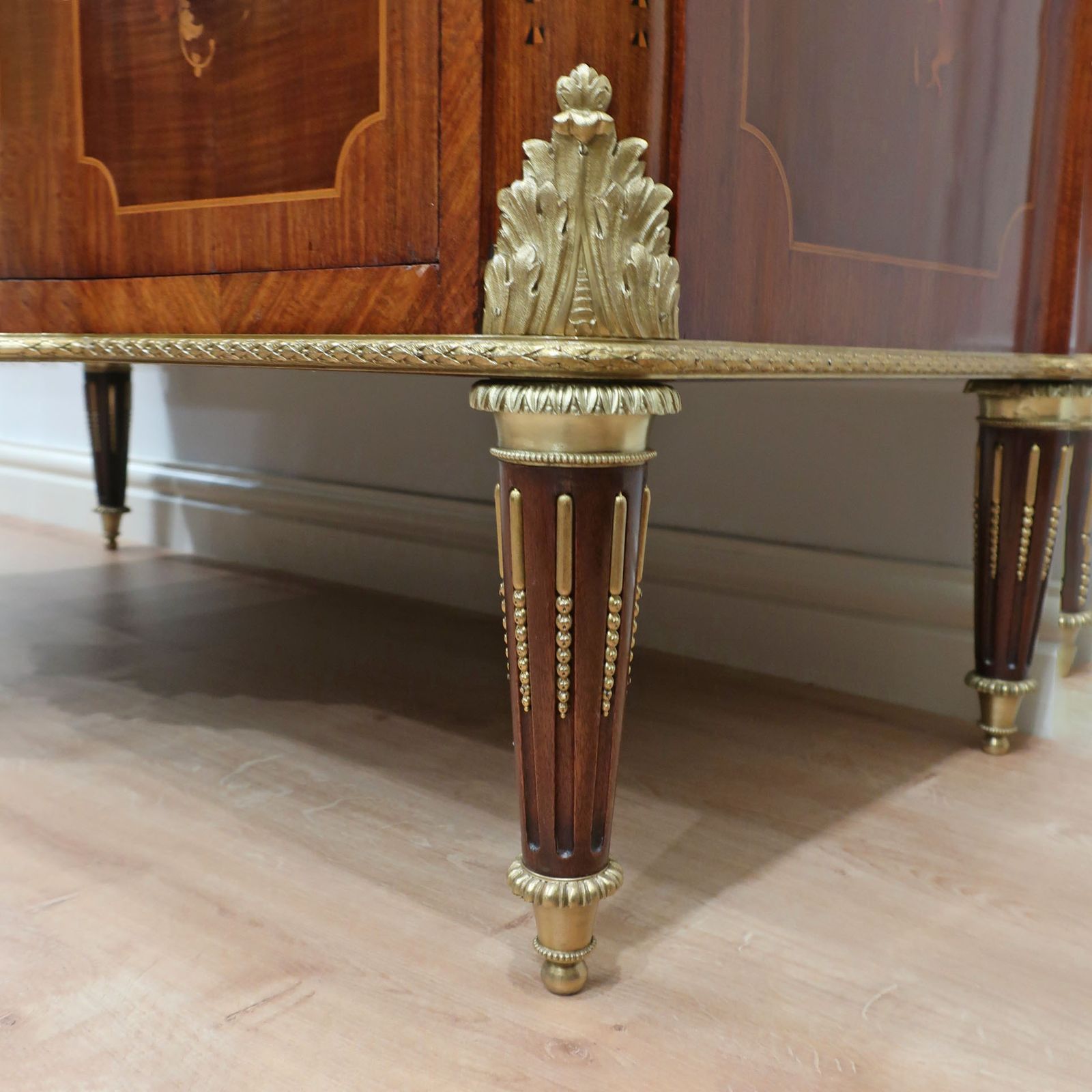 photo vintage French Louis XVI Style Kingwood And Marquetry Chest Of Drawers