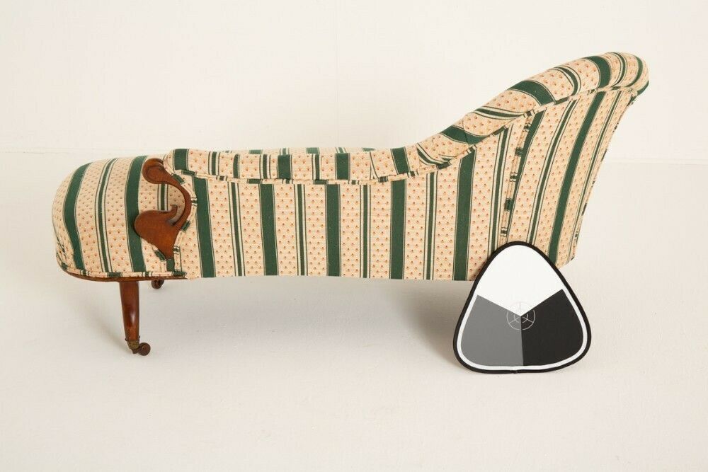 photo furniture Victorian Chaise Longue Couch Day Bed Mahogany 1860