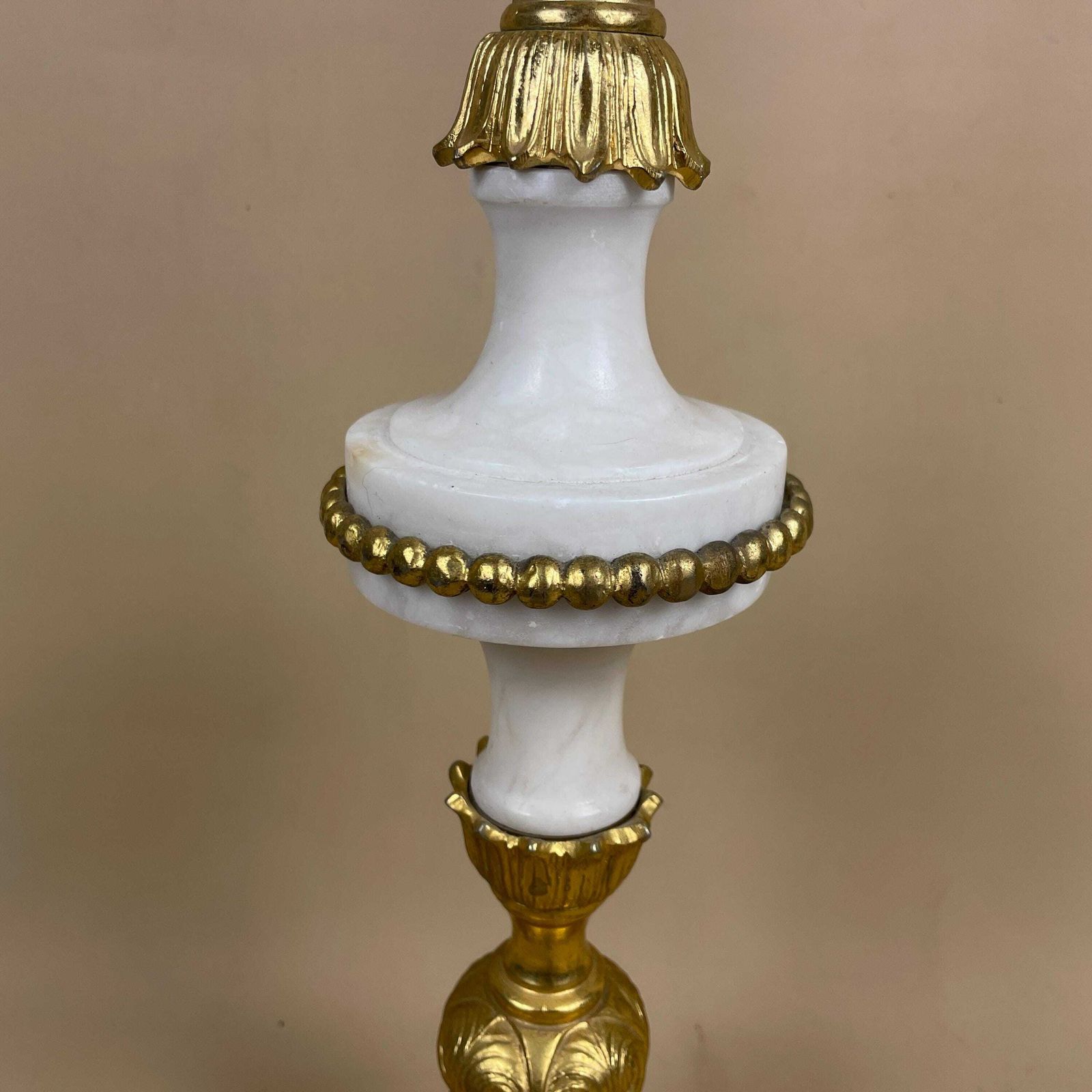 Antique Onyx Marble Lamp Light Brass Gold Metal Bedside Side Table Desk Marbled Patterned Vintage Pattern Stone Feet Ornate White photo 95.0