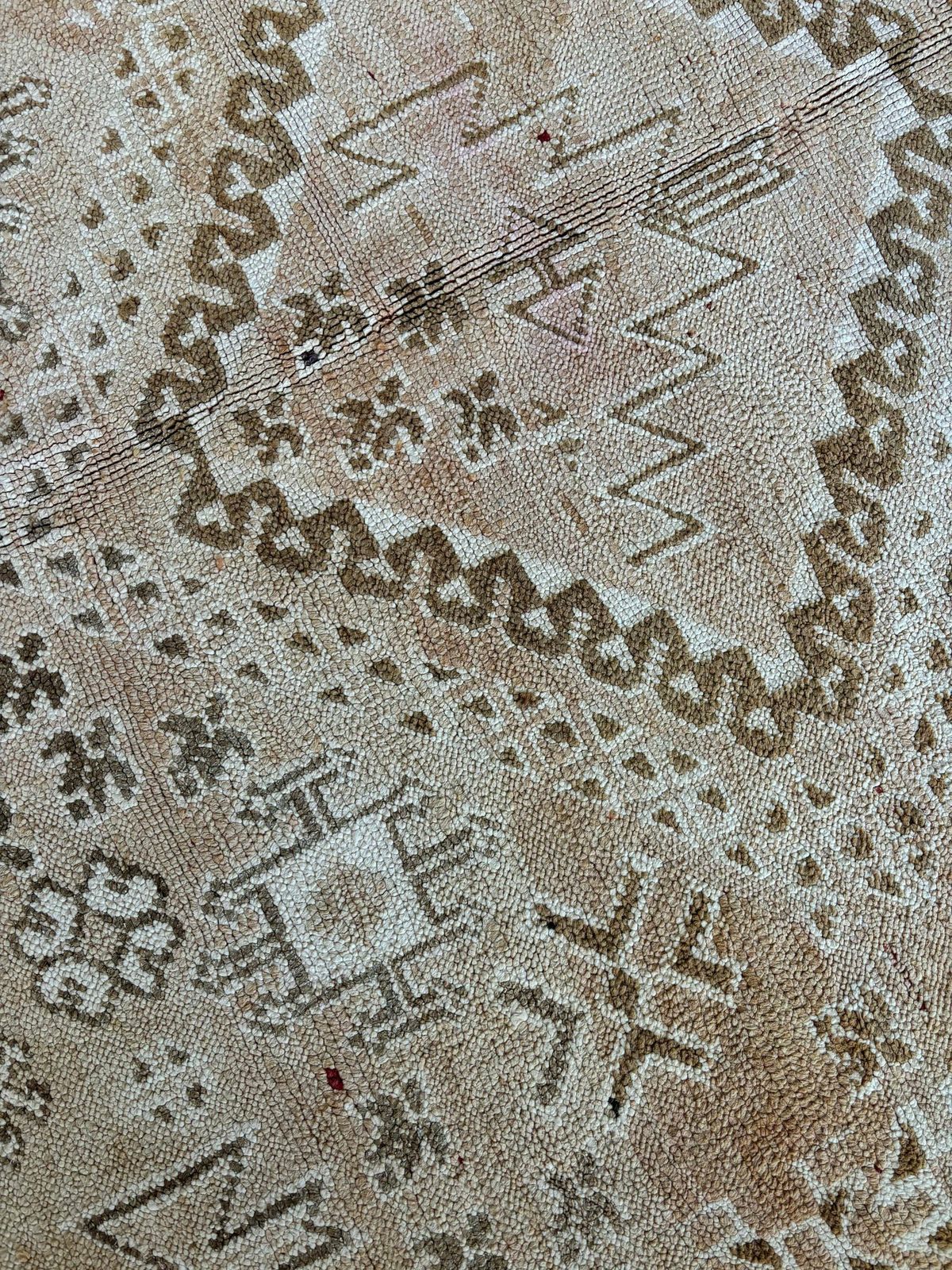 Boho Chic Marokkaans Wollen Vloerkleed 155x260 Cm – Geel Berber Tapijt | Vintage Marokkaans Boujad Wollen Vloerkleed – Handgeweven, Levendig Geometrisch Dessin photo 1276.0