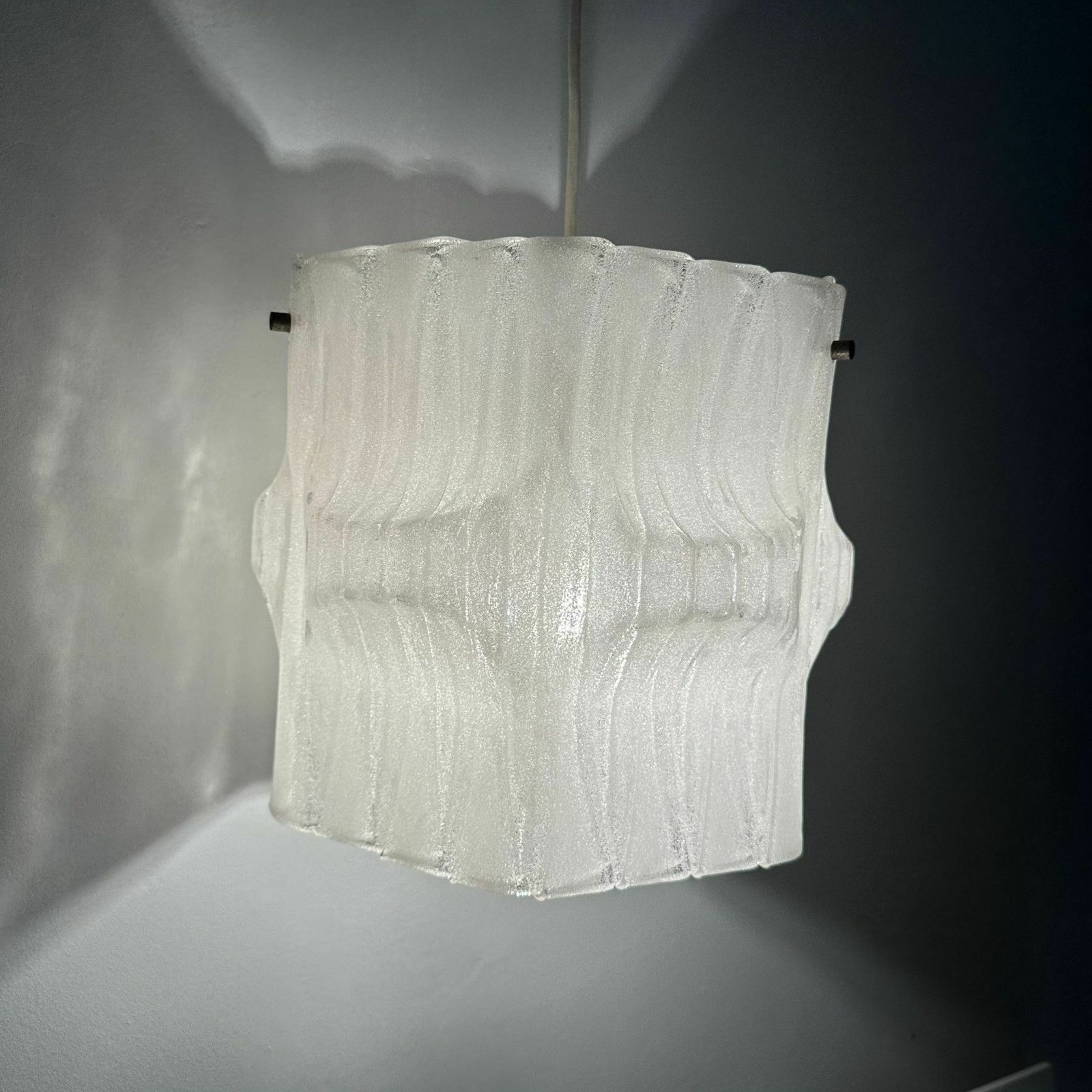 photo vinterior Mid Century Ijslucite Hanglamp, Jaren 1970