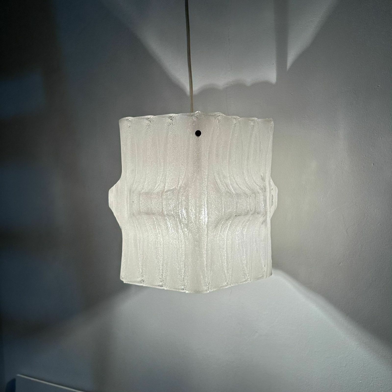 photo vintage Mid Century Ijslucite Hanglamp, Jaren 1970