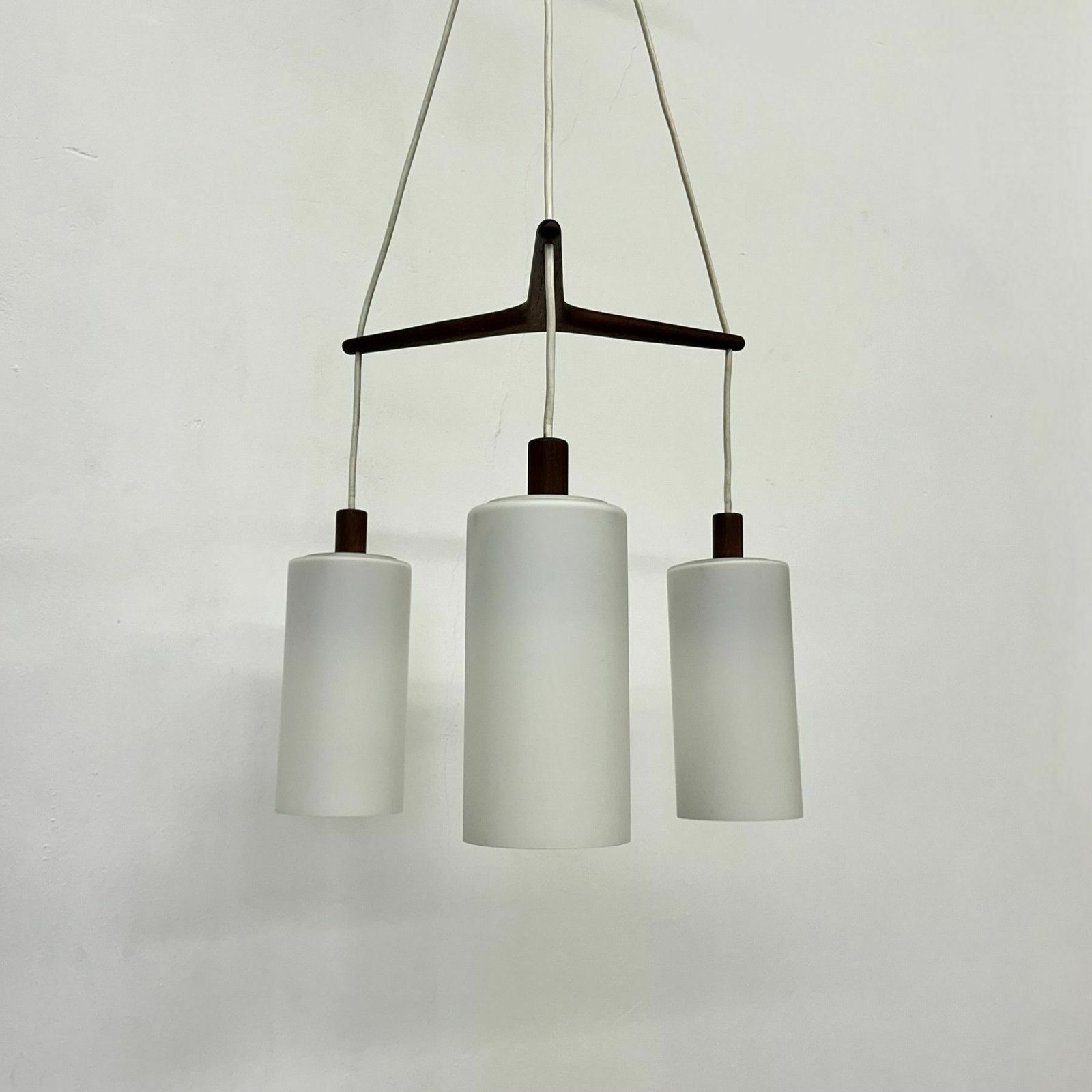 photo vinterior Mid Century Design Pendant Lamp Teak And Opaline Glass , 1970s