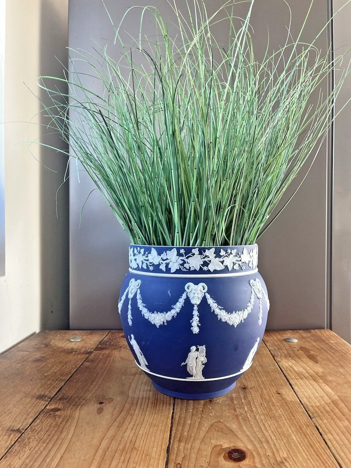 photo vintage Large Antique 19th C Wedgwood Cobalt Blue Jasperware Jardiniere Plant Pot Af