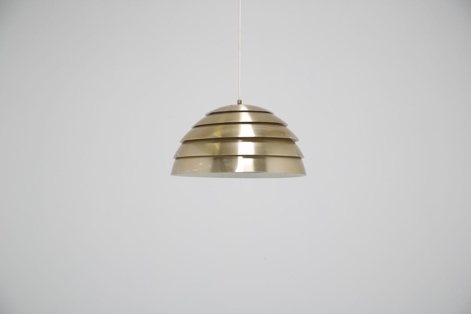 Suspension vintage en forme de ruche, par Hans Agne Jakobsson, Suède, années 1960.