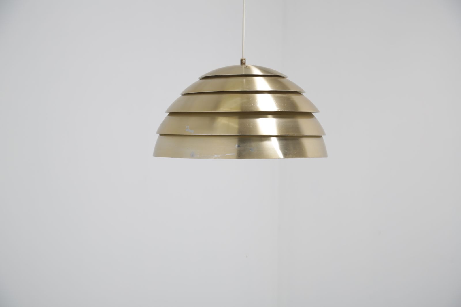 Suspension vintage en forme de ruche, par Hans Agne Jakobsson, Suède, années 1960. photo furniture