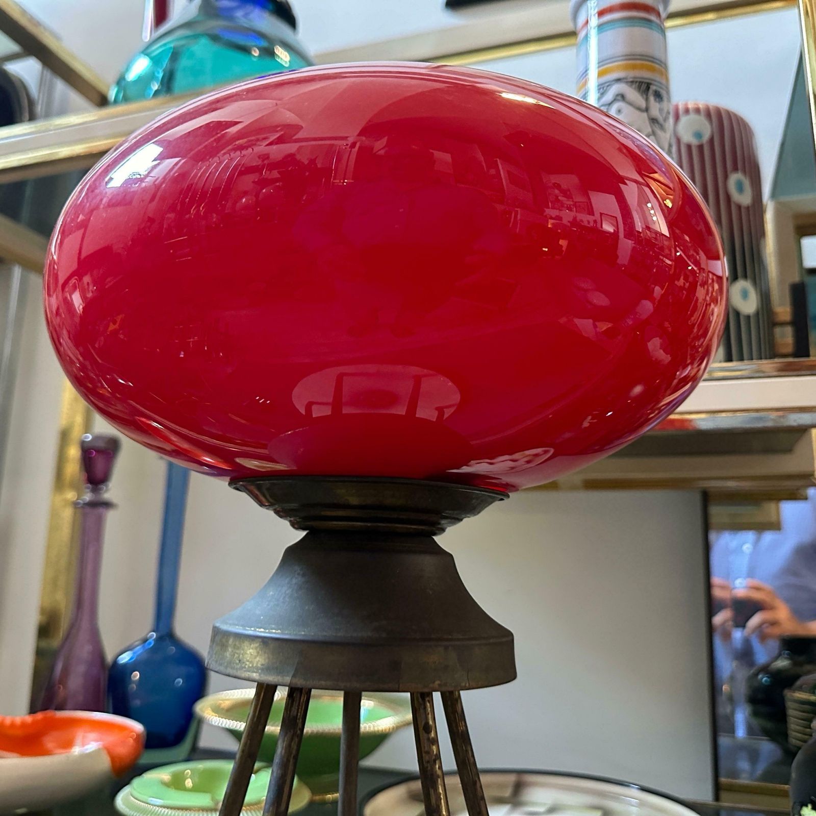 1950s Stylish Mid Century Modern Brass And Red Glass Italian Table Lamp photo vinterior