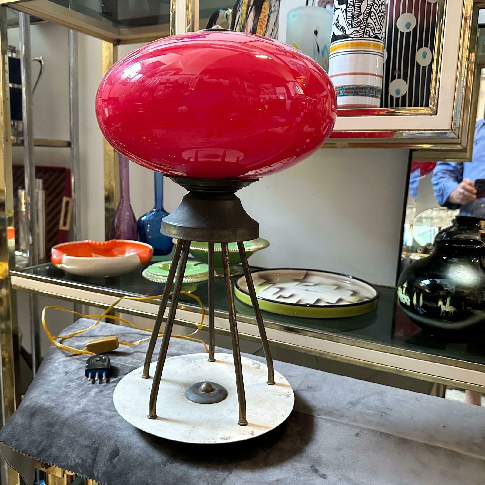 1950s Stylish Mid Century Modern Brass And Red Glass Italian Table Lamp photo vintage