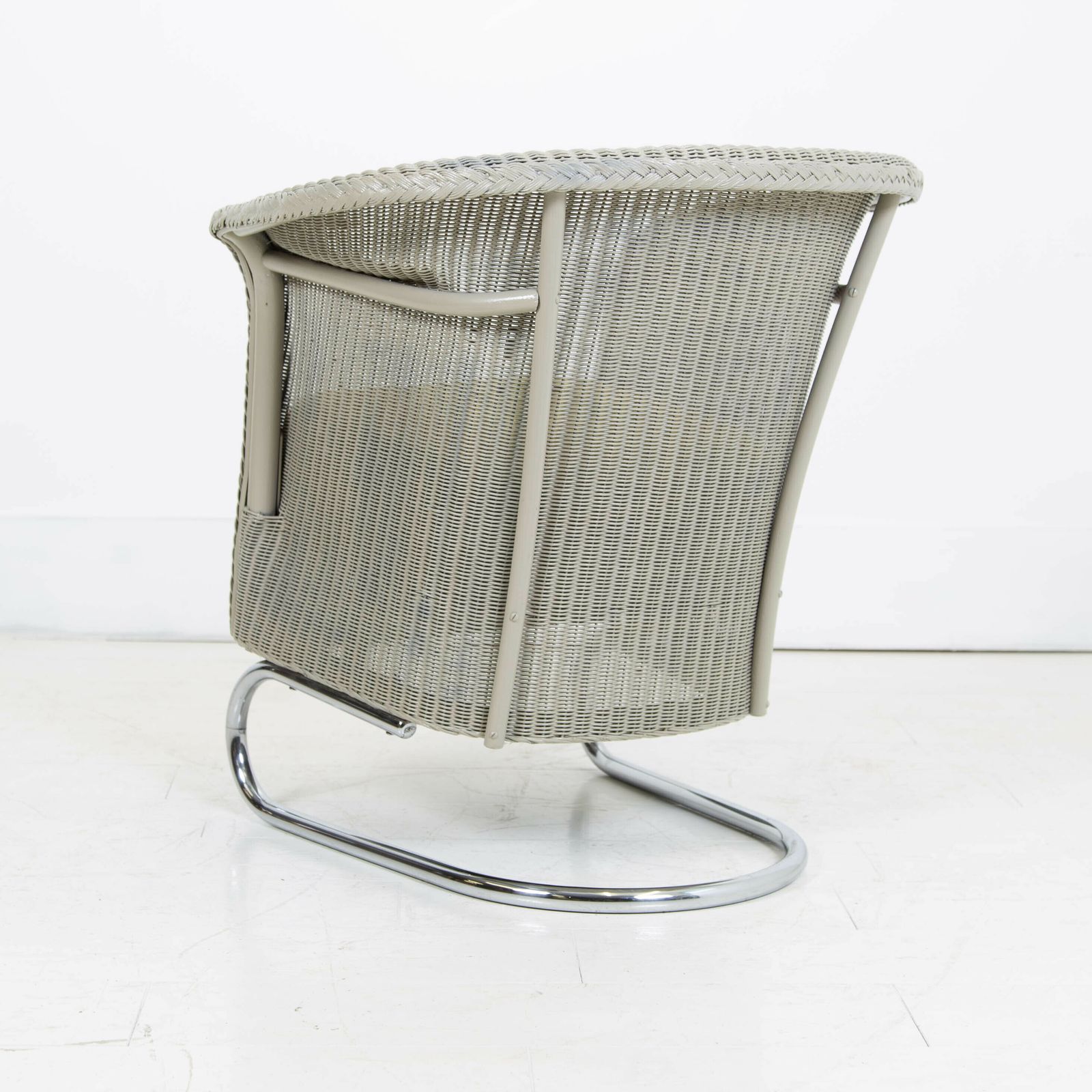 photo furniture Rare Art Deco Lloyd Loom Chrome Cantilever Based Chair Dated 1937