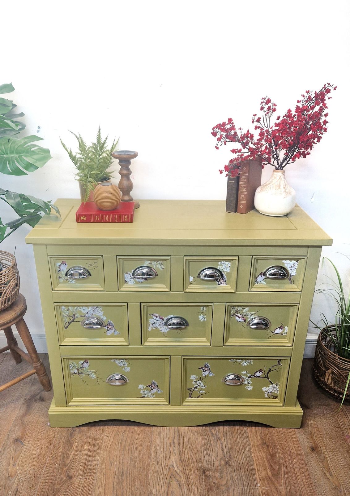 Yellowy Green Pine Merchants Chest photo vinterior