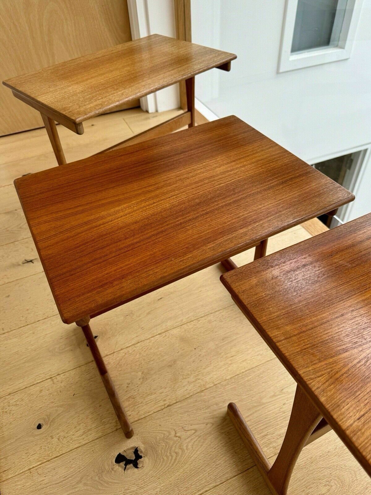photo vintage Mid Century Nest Of Three Teak Tables Kai Kristiansen For Vildbjerg Mobelfabrik