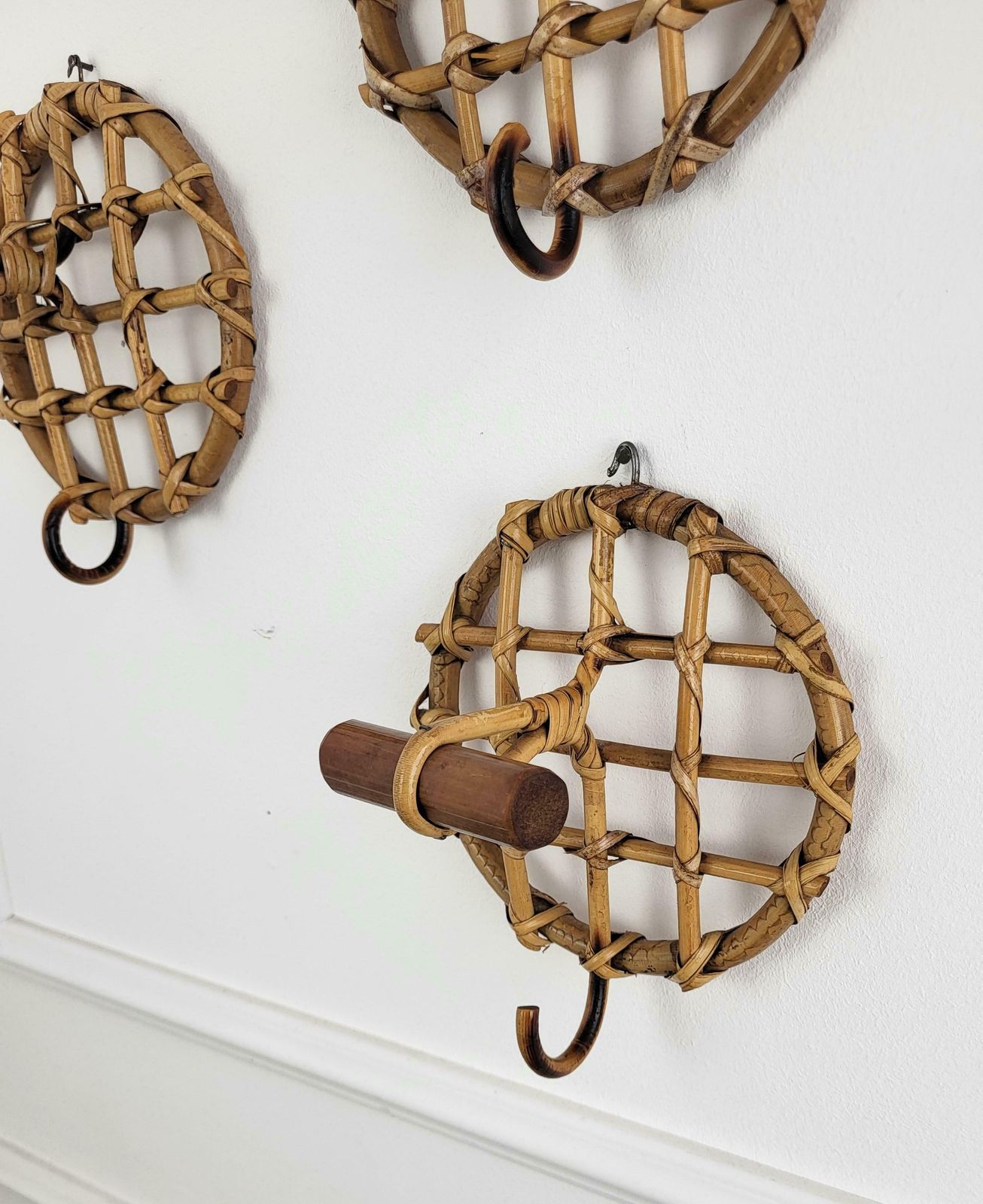 Set Of 4 1960s Italian Bamboo Rattan Bohemian French Riviera Wall Coat Hangers photo 861.0