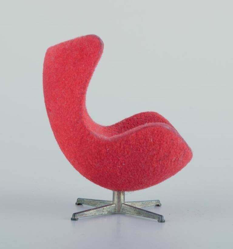 Miniatures Of The "Swan" And "Egg" Chairs, Designed By Arne Jacobsen. photo for sale