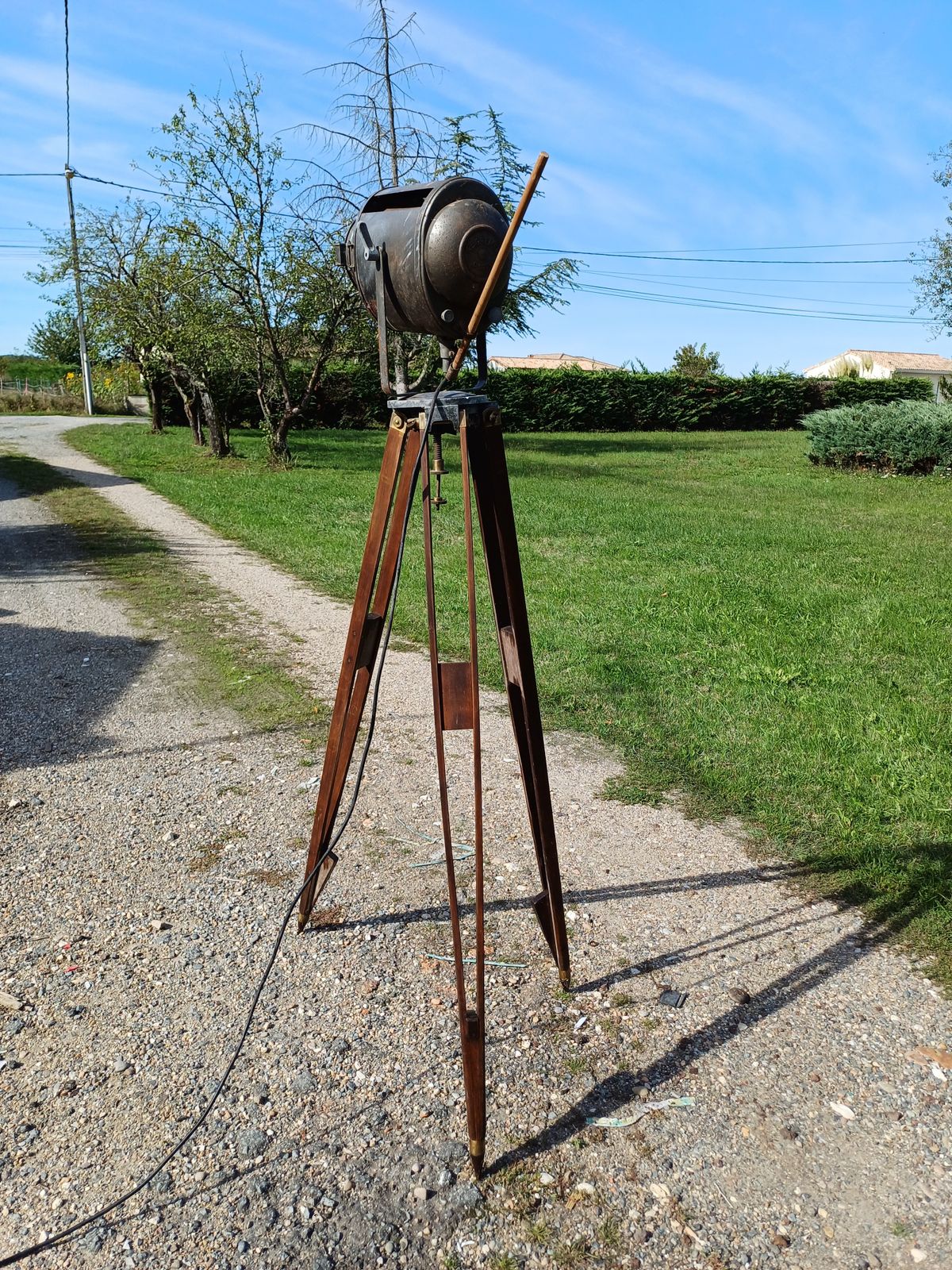 photo vinterior Lamp On Wood Tripod Spot Cremer Cinema