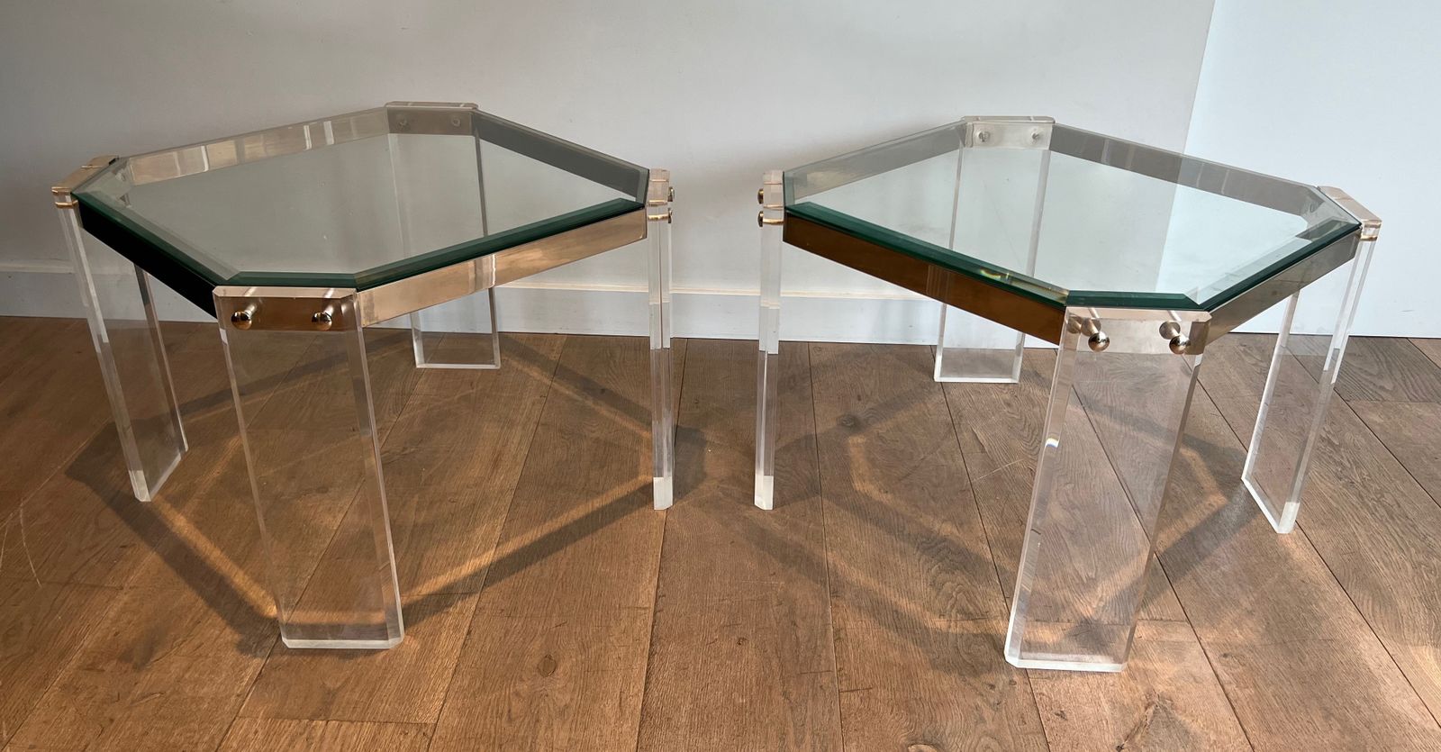 photo vintage Pair Of Octagonal Plexiglass And Chrome Sofa End Tables From Maison Jansen