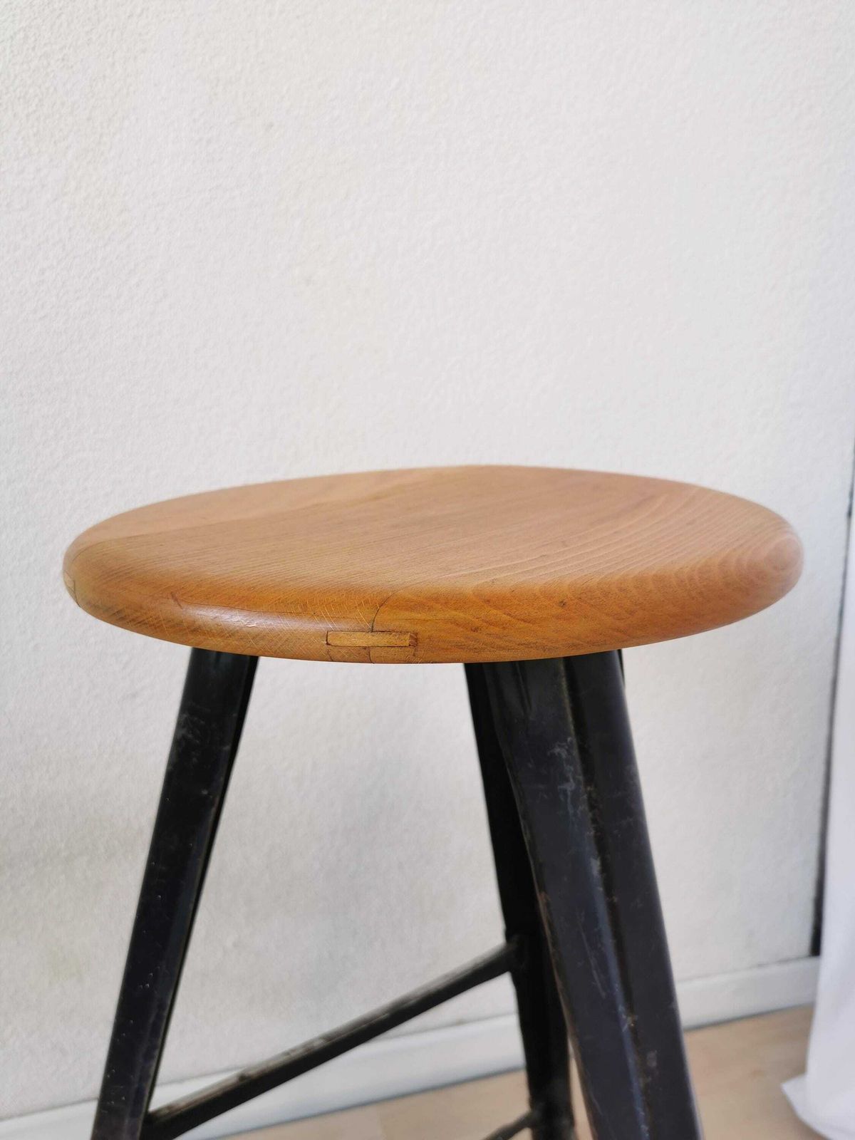 Rare Vintage Higher Rowac Era Style Industrial Bar Stool / 1970s / Metal Base And Wooden Seat / Mid Century Bistro Pub Chair / Retro German photo vinterior