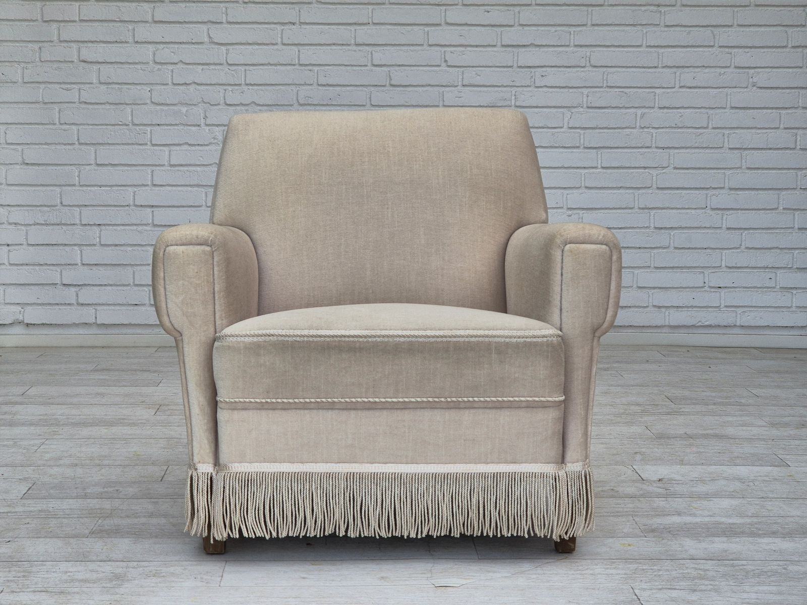 Jaren 1970, Deense Vintage Stoel, Meubelvelours, Essenhout, Goede Staat. photo furniture