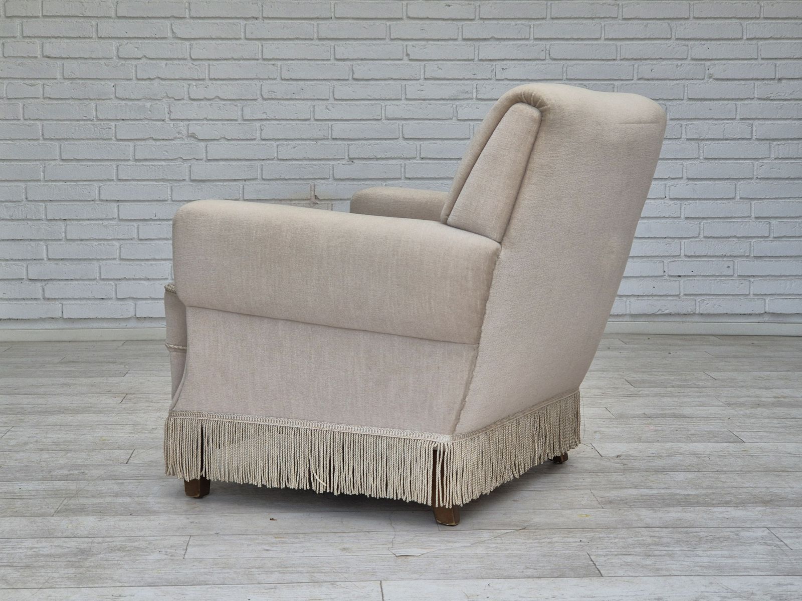 Jaren 1970, Deense Vintage Stoel, Meubelvelours, Essenhout, Goede Staat. photo for sale