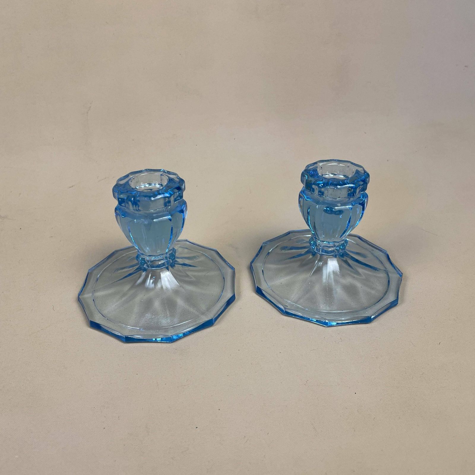 Vintage Pair Of Matching Blue Glass Candlestick Candle Stick Holder Lights Vintage Taper Dinner Candlesticks Chandelier Round Base Retro