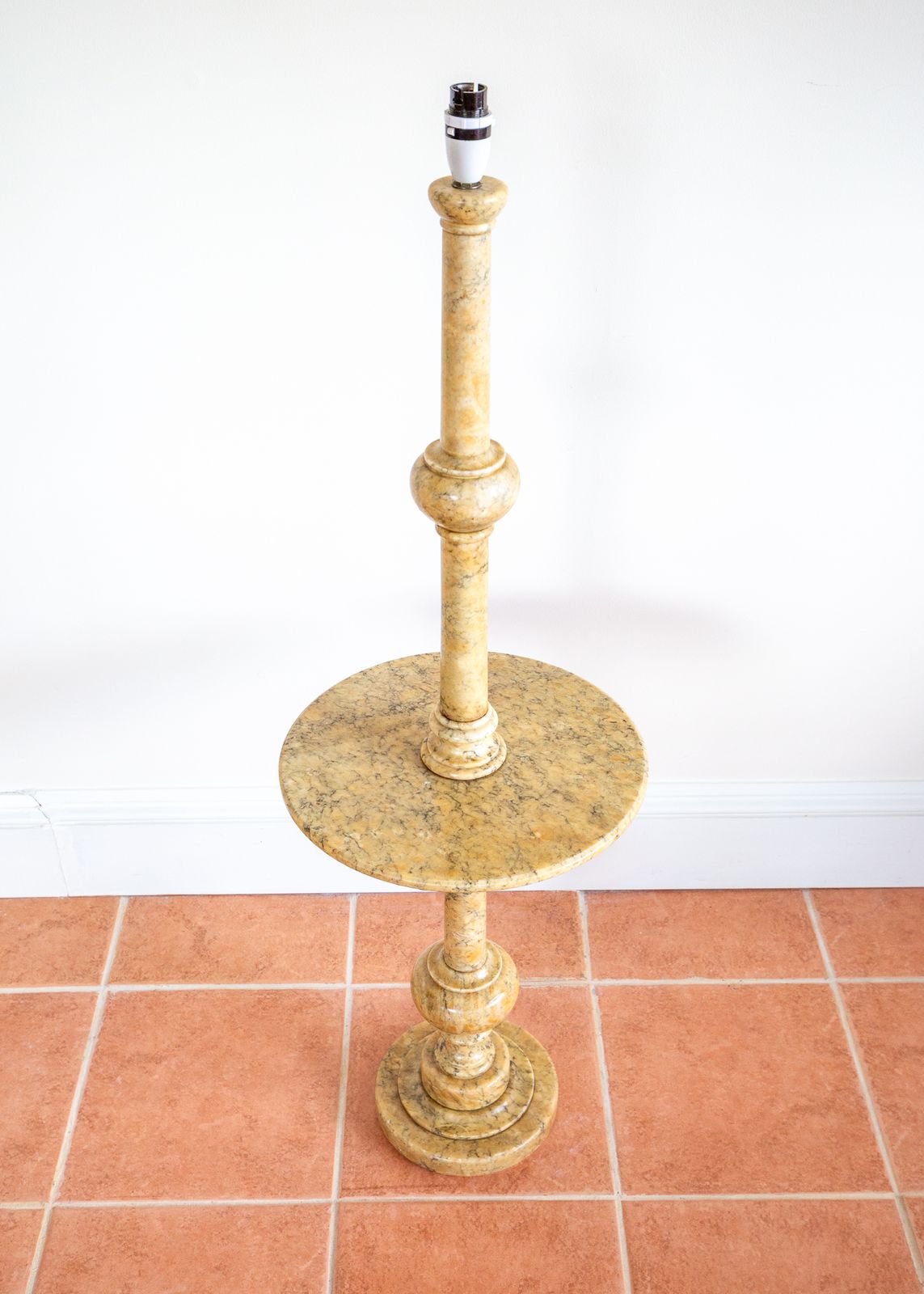 photo vintage Italian Pedestal Alabaster Lamp With Shelf Mid Century Hollywood Regency 1950s N.Eoclassical M.Arble T.Able Mcm Lake Como Riviera Villa Style