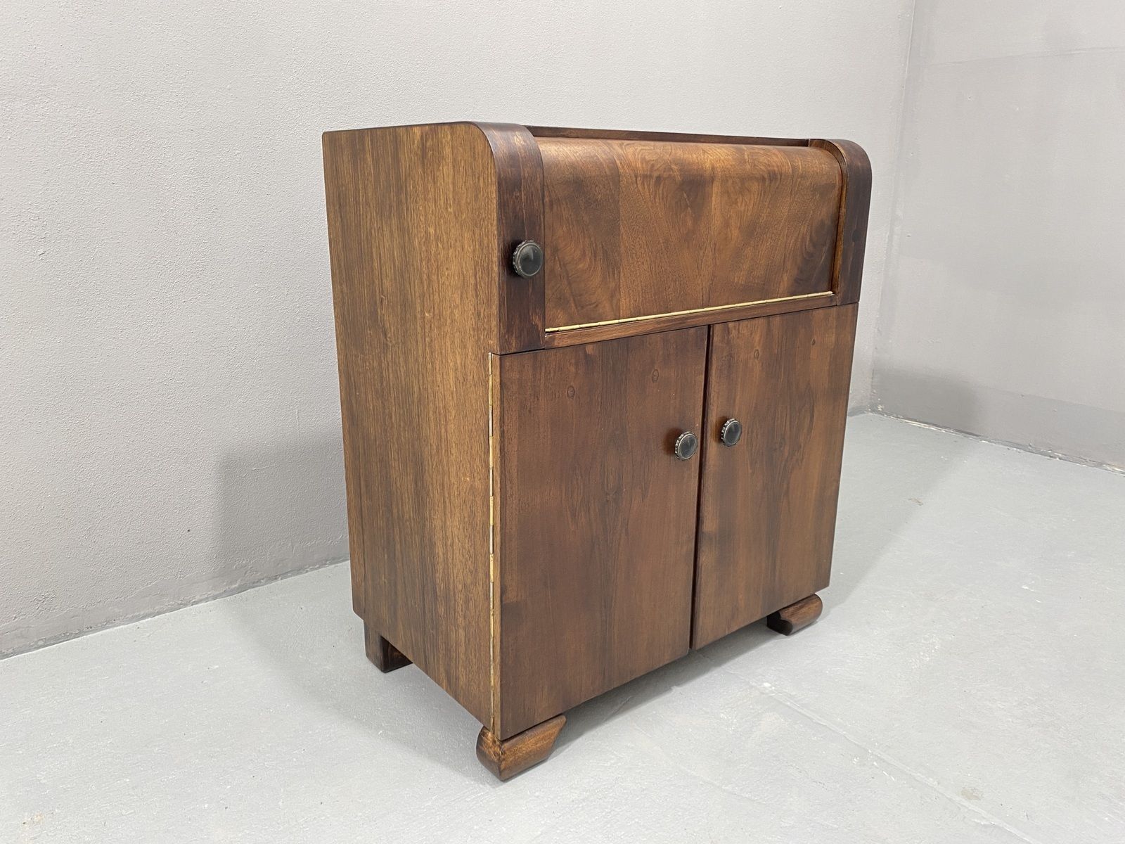 Fully Renovated Mid Century Cabinet With Build In Turntable, Germany, 1950´S photo vinterior