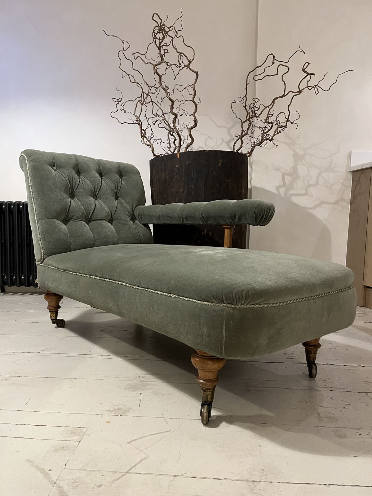Antique Howard & Son's Chaise Lounge