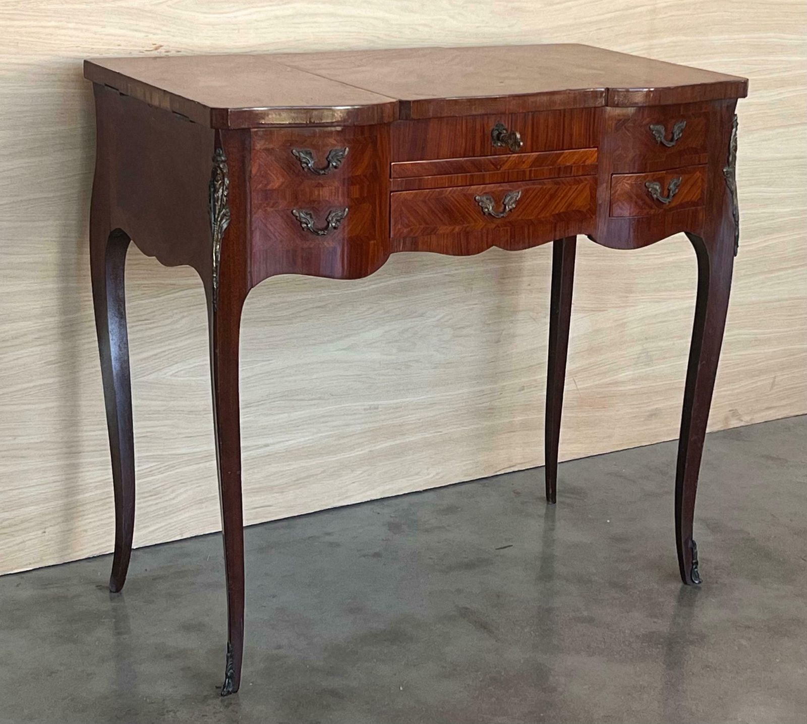 Coiffeuse de style Louis XV, XIXe siècle photo Mobilier