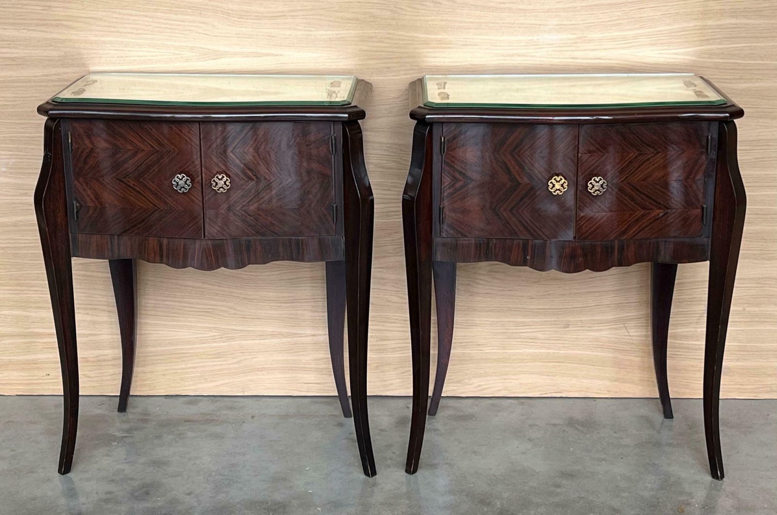 Paire de tables de chevet italiennes Art déco en acajou, début du XXe siècle photo furniture