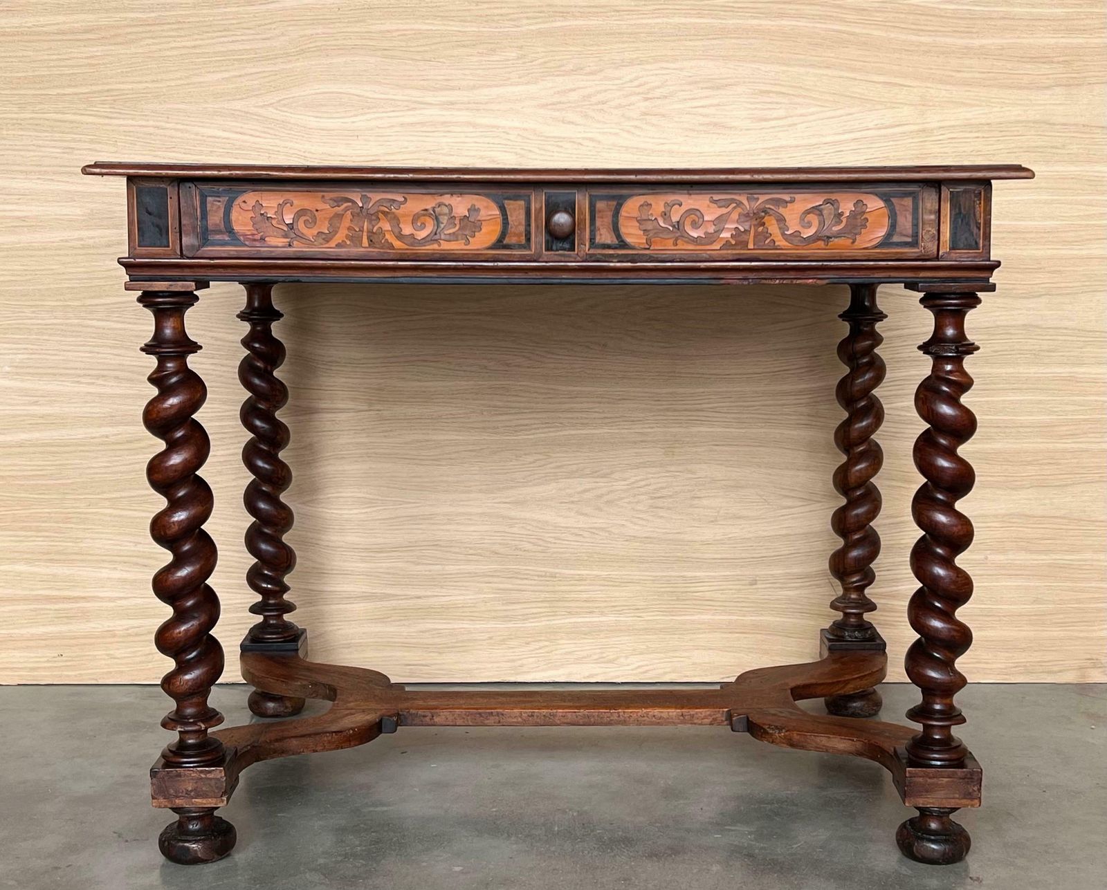 Table d'appoint anglaise Charles II en placage d'olivier façon huître, vers 1780 photo for sale