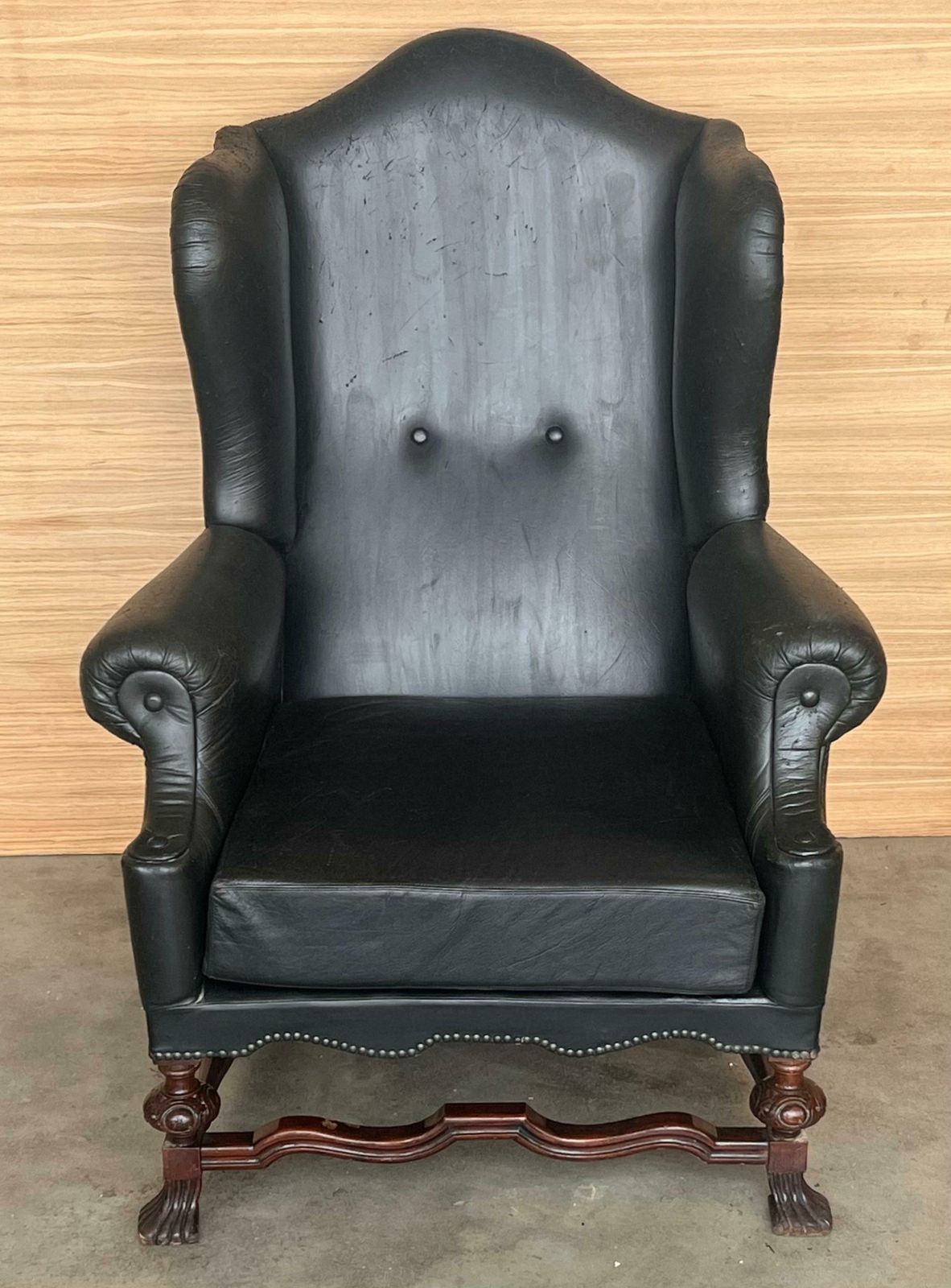 Fauteuil Chesterfield en cuir noir, années 1950, Europe de l'Ouest. photo furniture