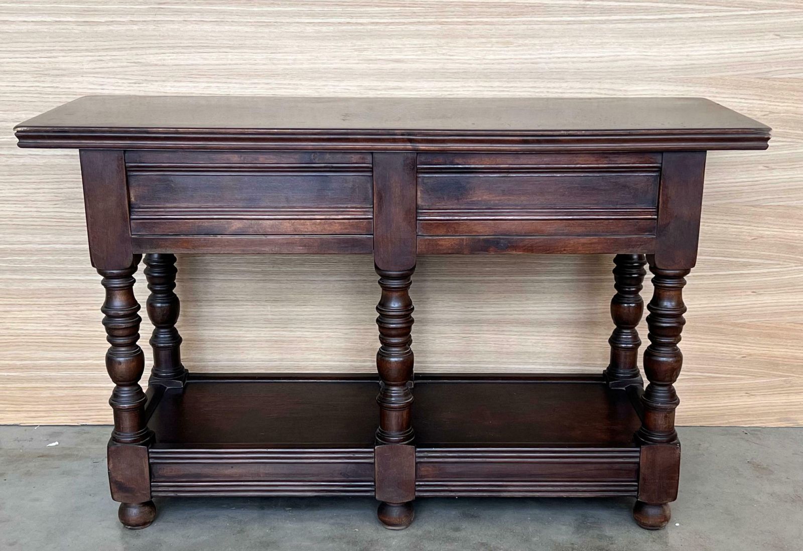 photo for sale Grande table d'appoint espagnole du début du XXe siècle à deux tiroirs, ou grandes tables de chevet