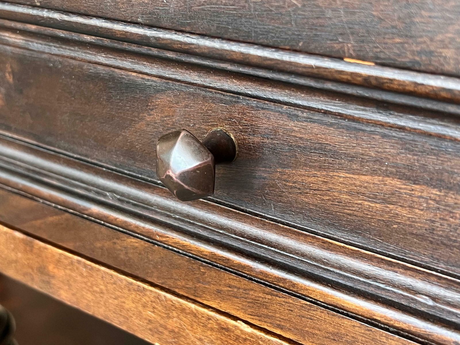 1947.0 Grande table d'appoint espagnole du début du XXe siècle à deux tiroirs, ou grandes tables de chevet photo