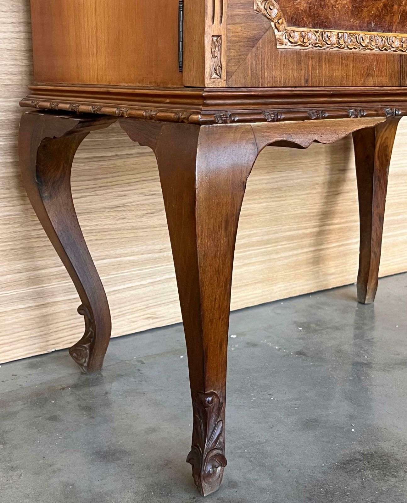 photo vintage Art Deco French Nightstands With Doors And Marble Top, 1930s, Set Of 2