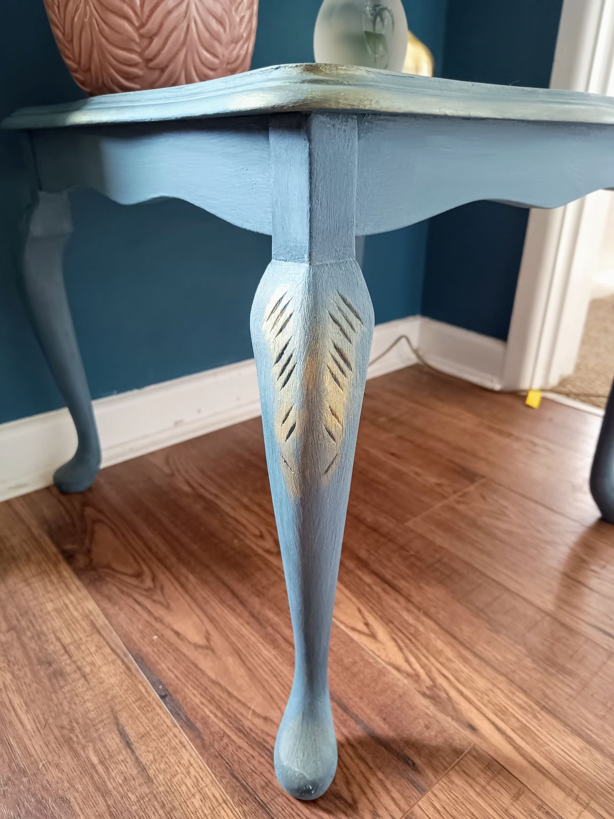 Elegant Occasional/Side Table With Queen Anne Style Legs In Blue With Accents Of Gold photo Furniture