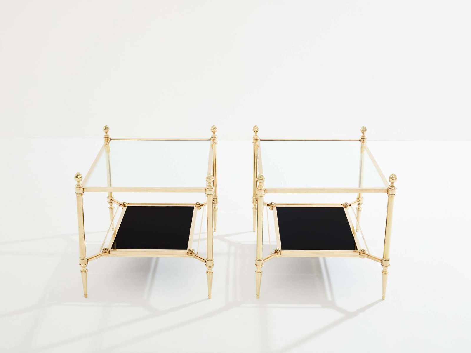 photo furniture Tables d'appoint Maison Jansen à deux plateaux en laiton et verre opaline, années 1970