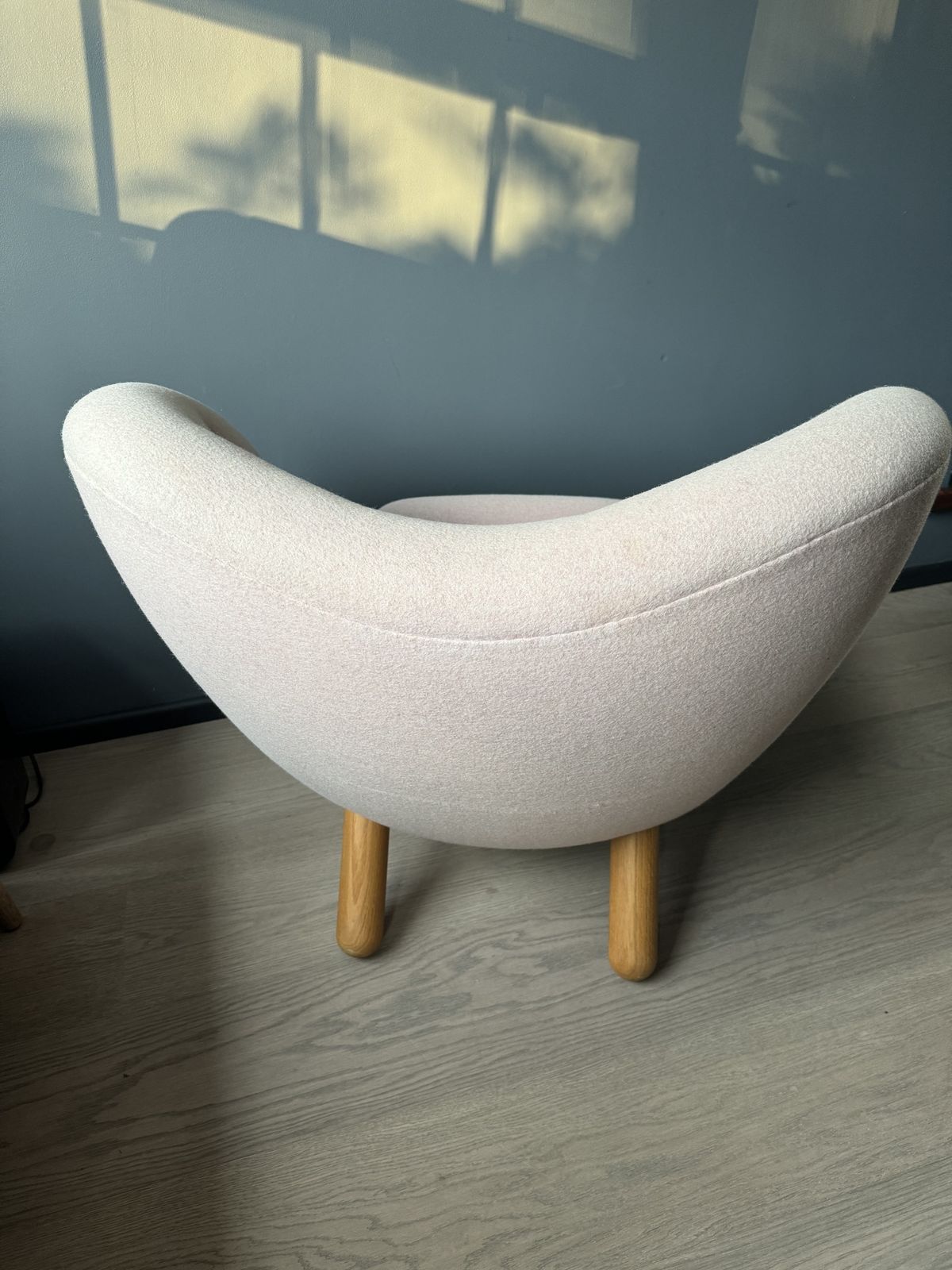Finn Juhl Pelican Chair In Delicate Pink Kvadrat Fabric photo for sale