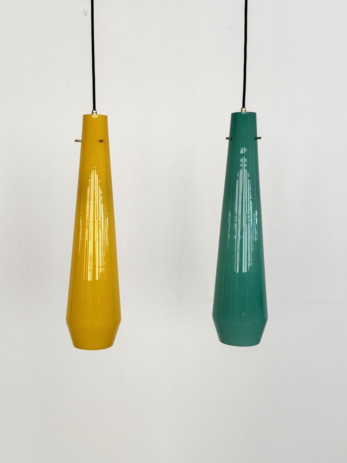 Italian Murano Glass Pendants In Green And Yellow By Vistosi, 1970s, Set Of 2 photo vinterior