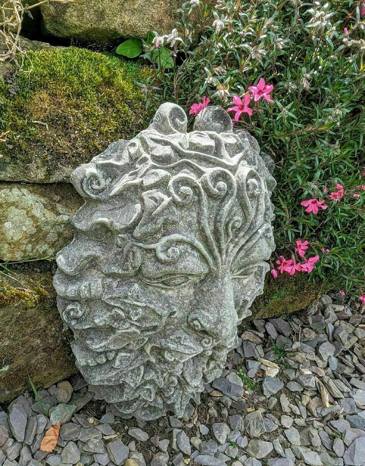 Isca Greenman Vintage Garden Ornemant Face English Stone 0069. photo for sale