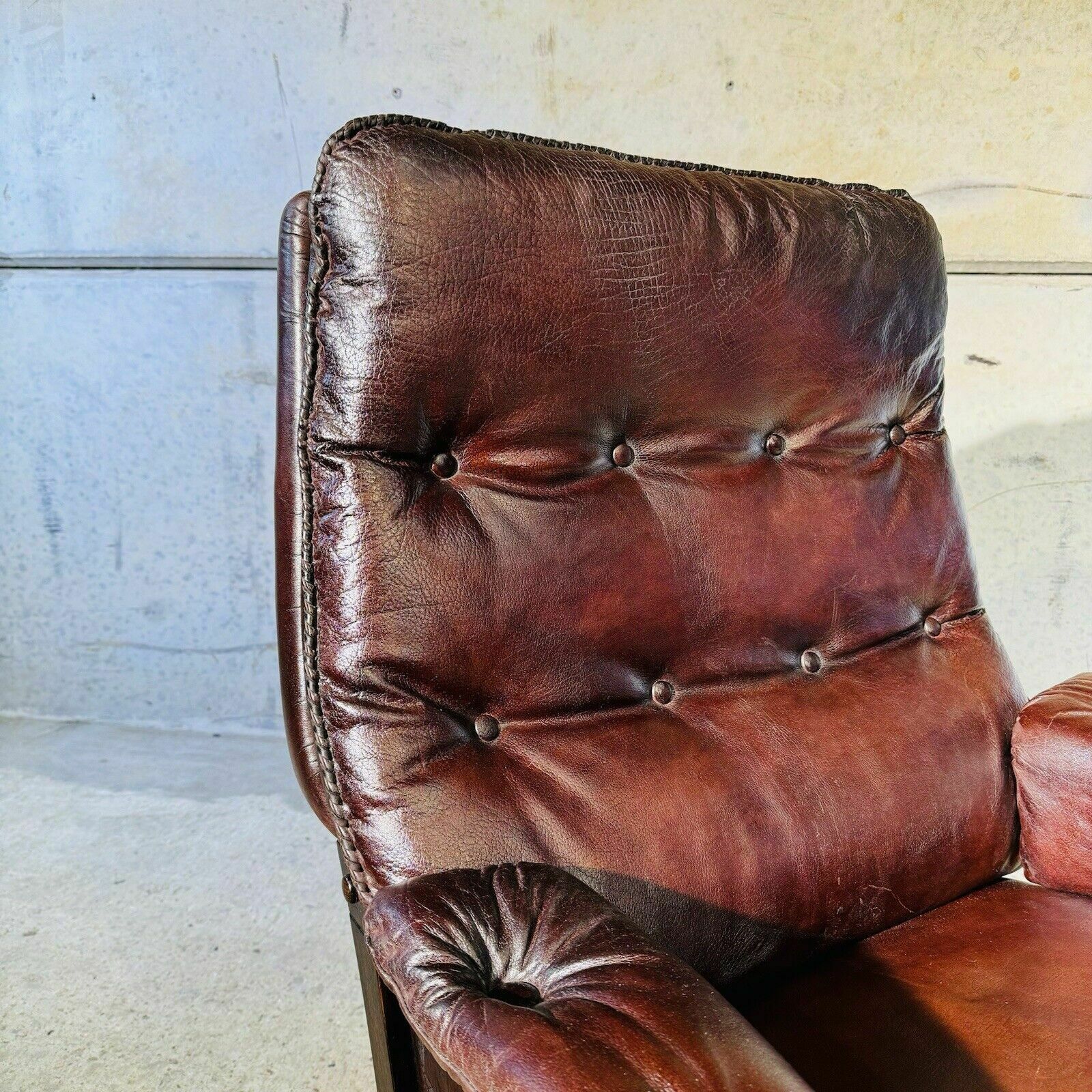 1 Of 2 Beautiful 70s Vintage Danish Chestnut Leather Swivel Chair photo for sale