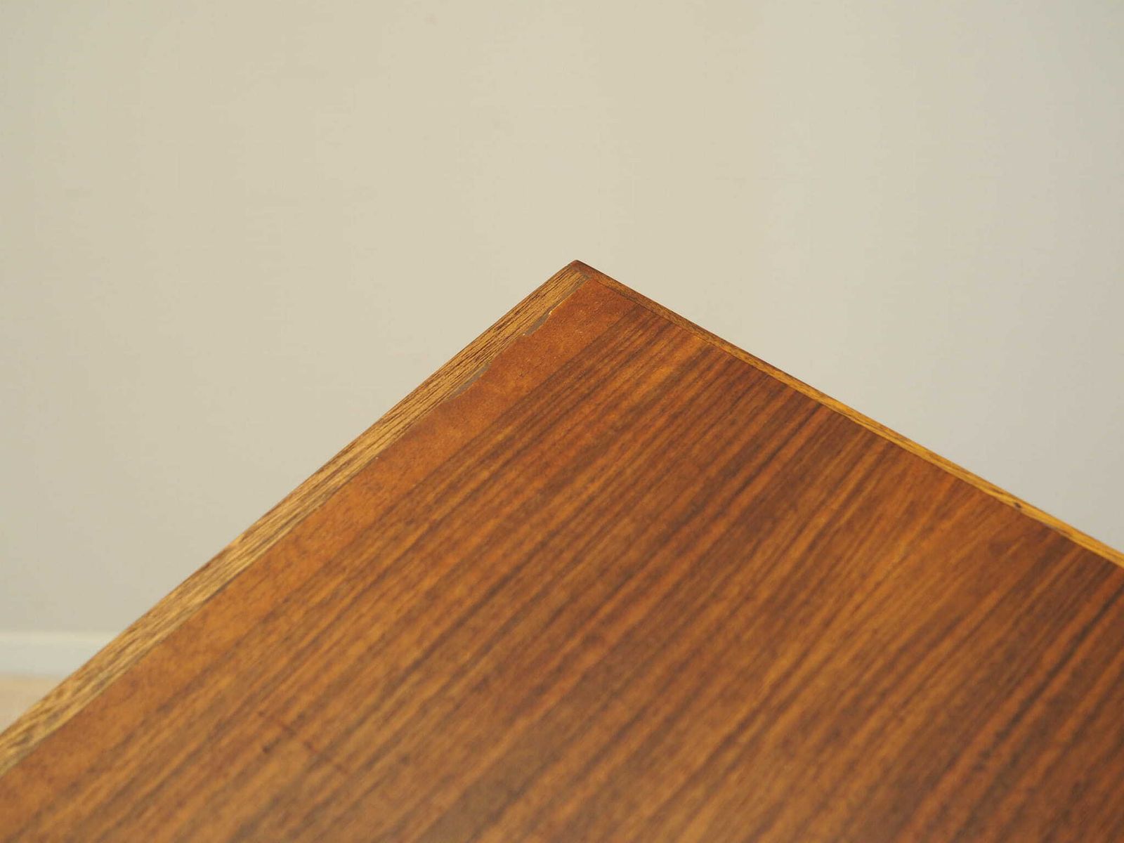 photo furniture Ladekast Met Walnootfineer, Deens Design, Jaren 1970, Productie: Denemarken