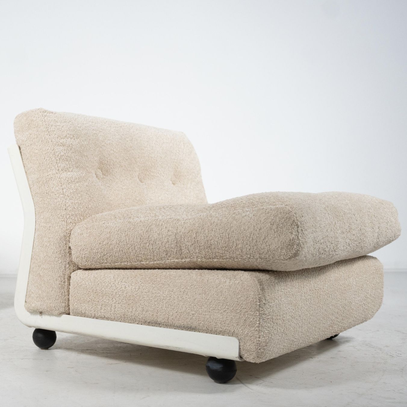 Mid Century Modern Pair Of “Amanta” Armchairs By Mario Bellini, 1960s photo 2030.0