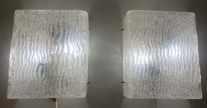 Pair Of Large Austrian 1960s J.T. Kalmar For Kalmar Lighting Waved Glass & Brass Wall Lights Or Wall Sconces photo Lighting