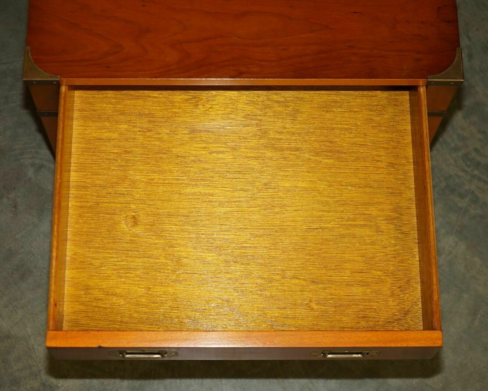 photo vintage Stunning Pair Of Military Campaign Style Yew Wood Single Drawer Side End Tables