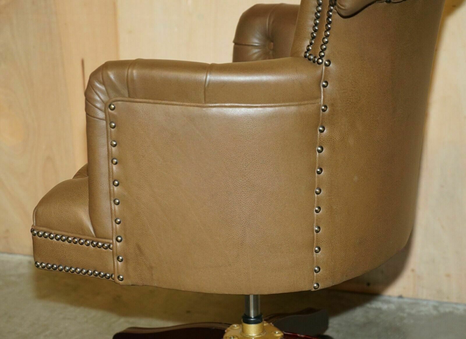 photo vintage George Smith Brown Leather Chesterfield Tufted Captains Chair
