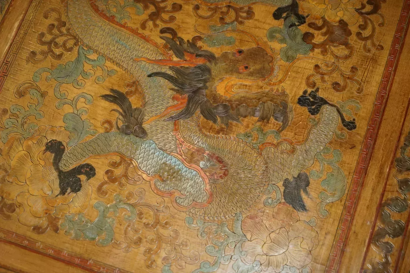 Extremely Ornate Gilt & Lacquered Chinese Dragon Chinoiserie Opium Coffee Table photo buy