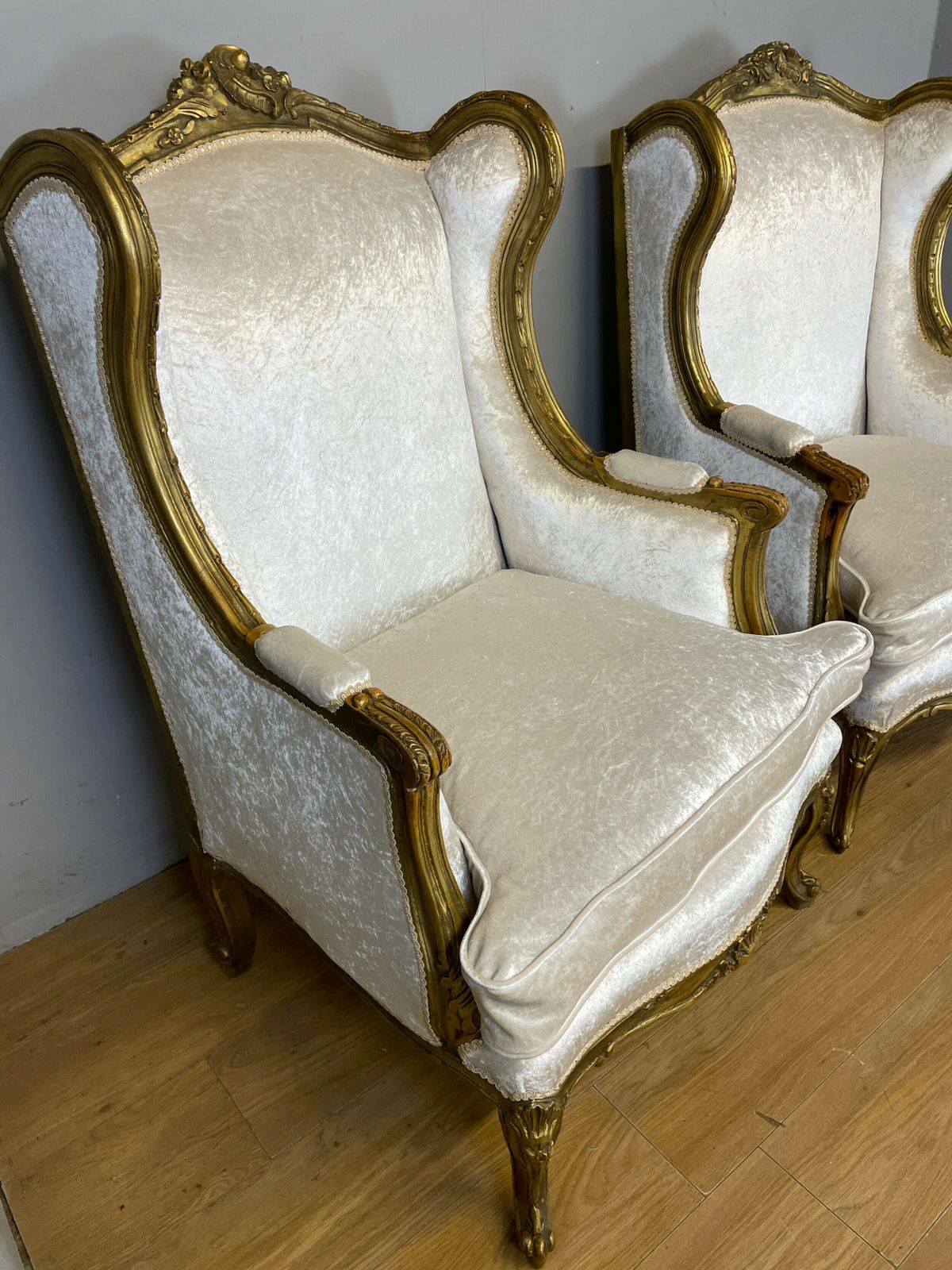 Early C20th Pair Of Carved And Gilded French Winged Armchairs photo Furniture