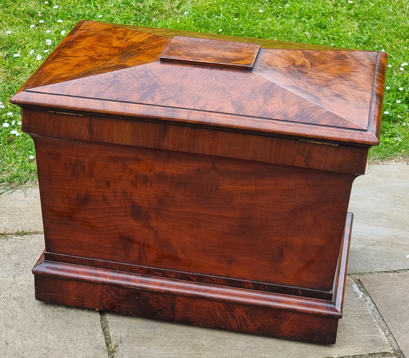 An English Regency Wine Cooler Sarcophagus Shaped And Superbly Veneered In Flame Mahogany, Circa 1820 photo vinterior