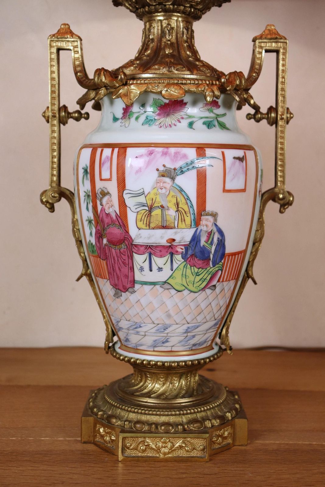 A Nice Pair Of Late 19th Century Gilt Bronze Mounted Chinese Canton Famille Rose Porcelain Vase Table Lamps, Gilt Bronze Mounts (St.189) photo vinterior