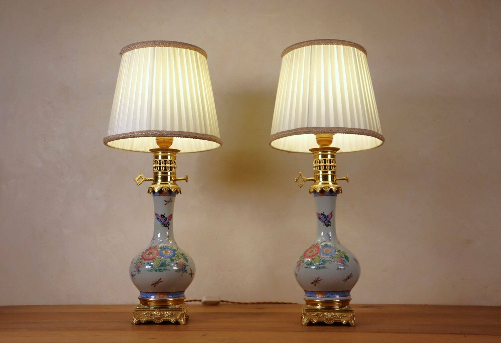 Pair Of Porcelain Chinoiserie Napoleon III Style Table Or Desk Lamps (St.184) photo Lighting